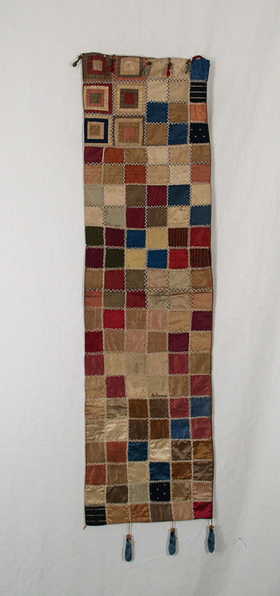 Q8368 Silk Geometric Runner