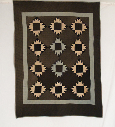 Q8819 Old Order Amish Bear Paw Crib Quilt