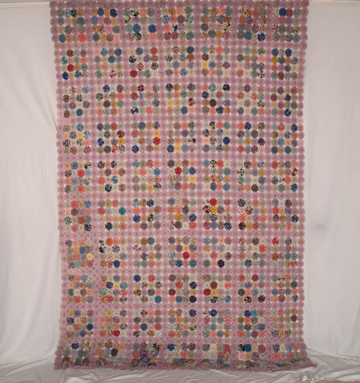 Q8953 Yoyo Coverlet with Lavender Paths