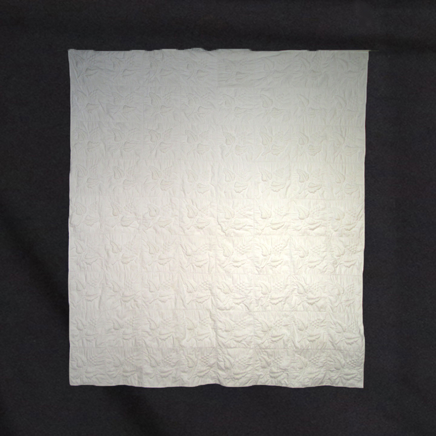 Q9060 Trapunto Bridal Quilt with Grapes and Leaves