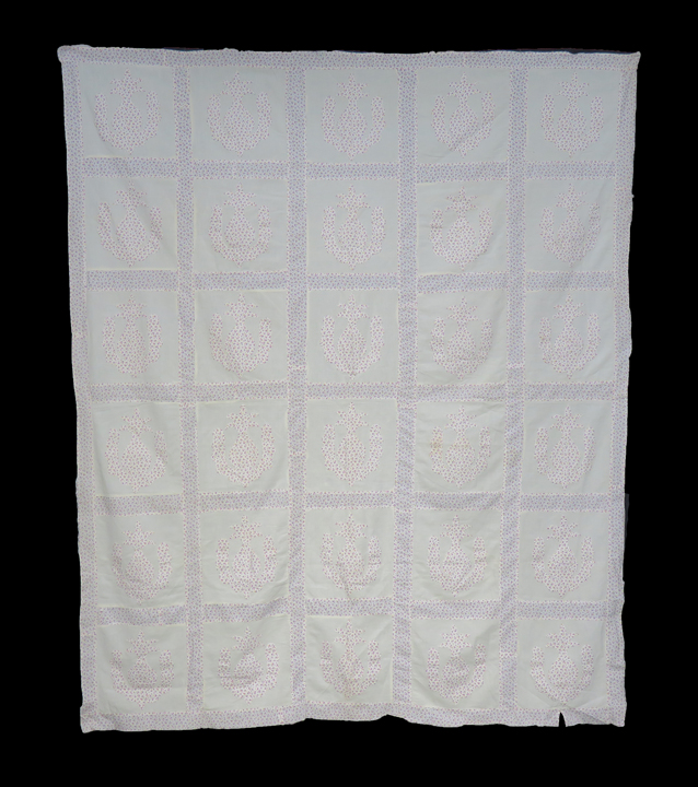 qt202 Lavender Calico Pineapple Applique Quilt Top