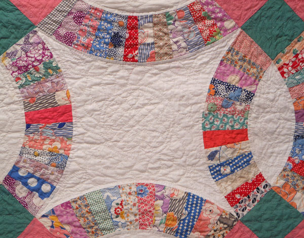 Q8959 Double Wedding Ring Quilt c.1930 - Antique Quilt