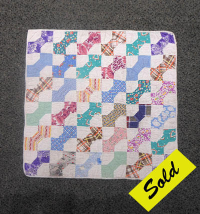 DQ25 Bowtie Doll Quilt