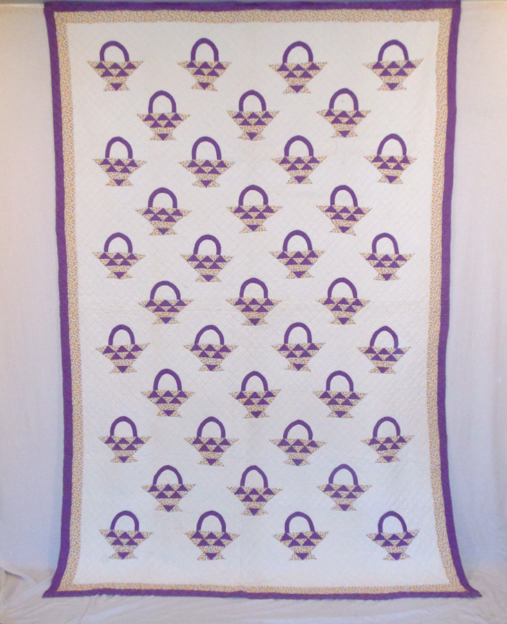 Q1813 Pair of Lavender Baskets Quilts
