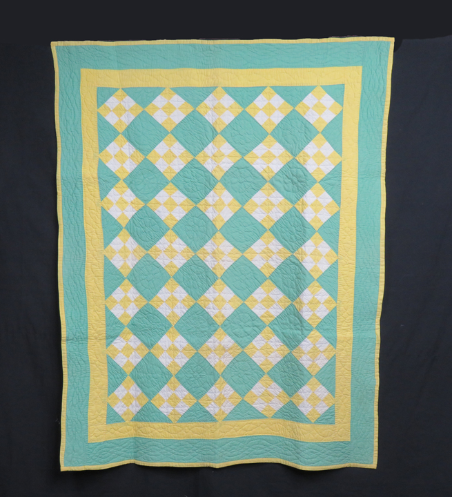 Q8929 Amish 9 Patch on Point Crib Quilt 