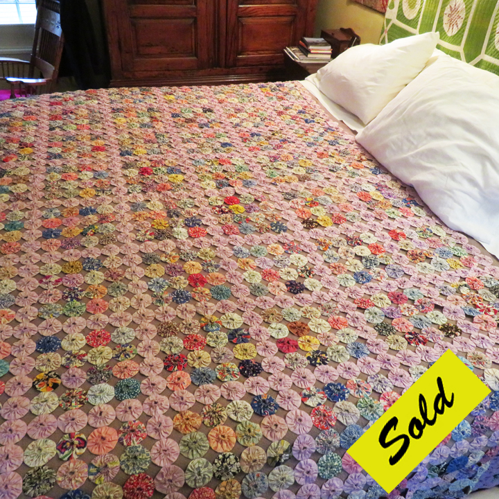 Q8953 Yoyo Coverlet with Lavender Paths