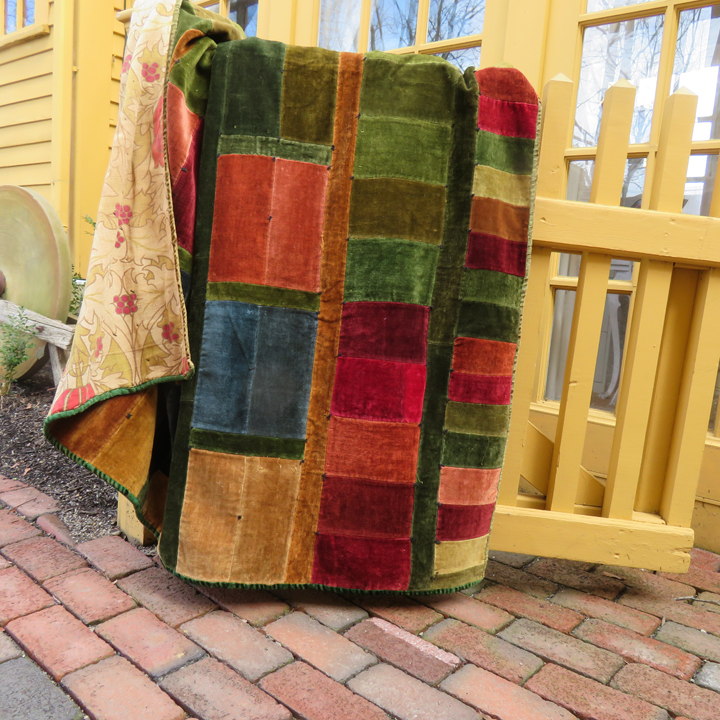 Q9115 Stained Glass Silk Velvet with Piano Key Border