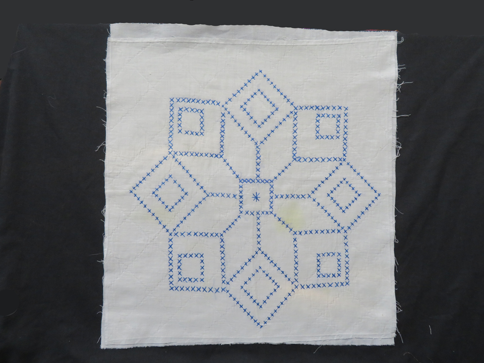QB257 Geometric Flower Blue Work