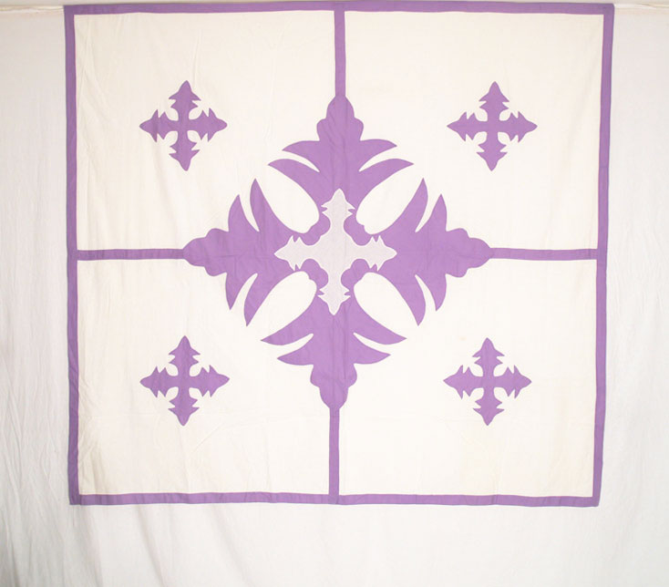 QT200 Lavender & White Hawaiian Style Applique Quilt Top