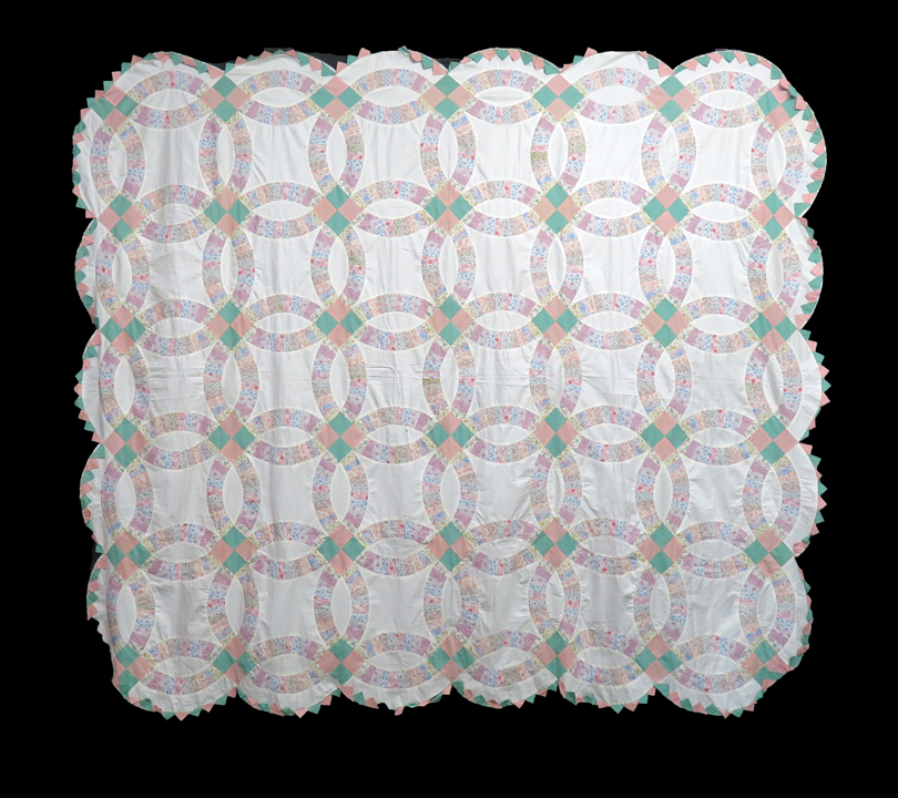 QT224A Totally Unique Double Wedding Ring w/ Prairie Points Quilt