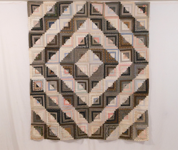 QT802 Log Cabin Quilt Top with Split Chimneys