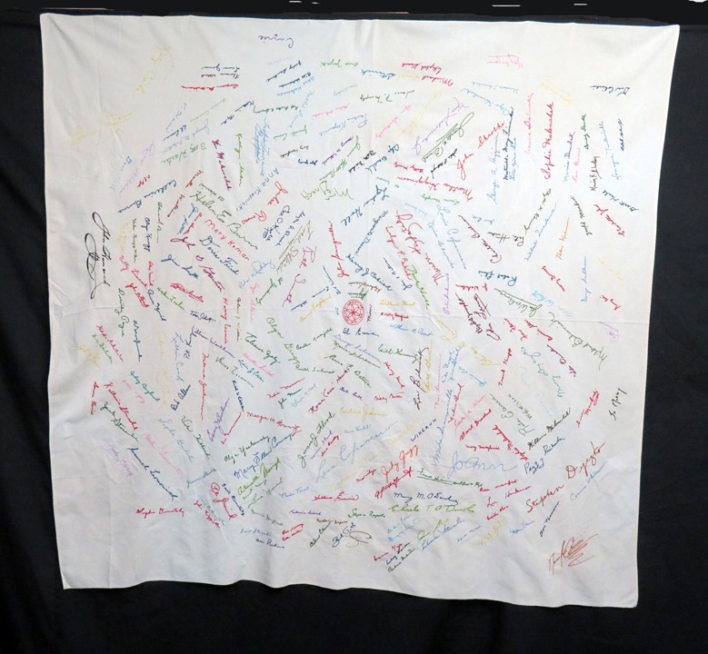 UF228 Family Celebration Signature Tablecloth